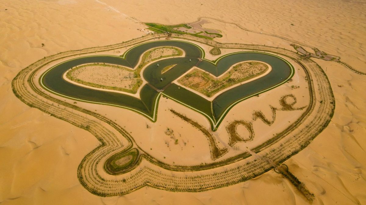 Jezera lásky v Emirátech jsou vidět až z vesmíru